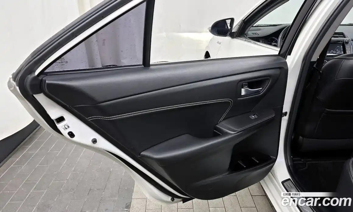 Toyota Camry 2017 2.5 гидро, фото 15