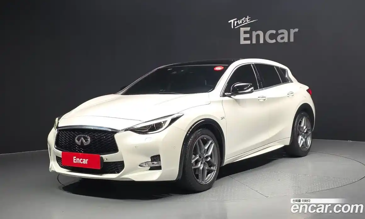 Infiniti Q30 2017 2.0 гидро, фото 1