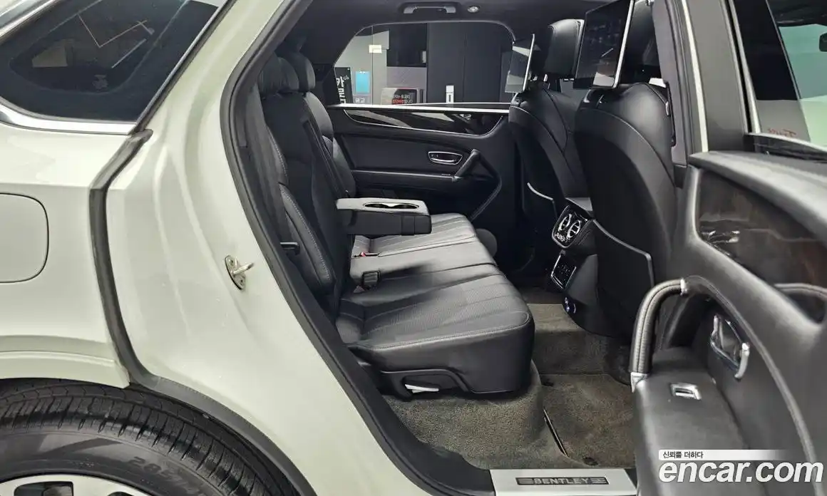 Bentley Bentayga 2019 4.0 гидро, фото 12