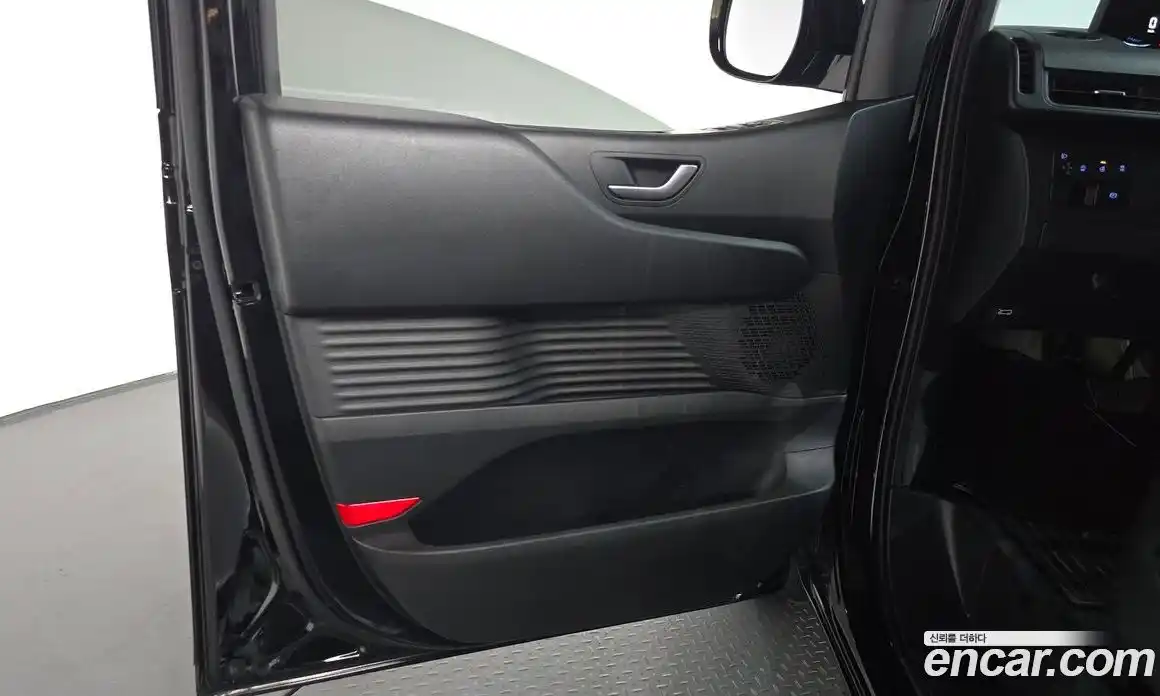 Hyundai Staria 2025 2.2 автомат (гидро), фото 13