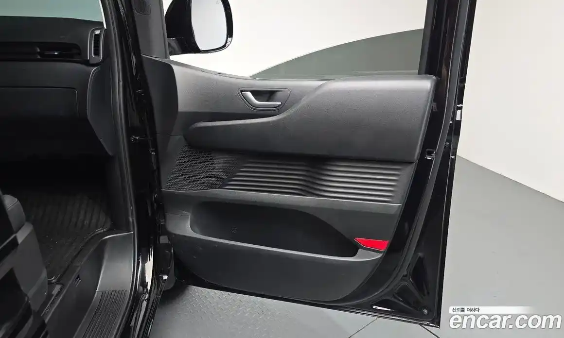 Hyundai Staria 2025 2.2 автомат (гидро), фото 14