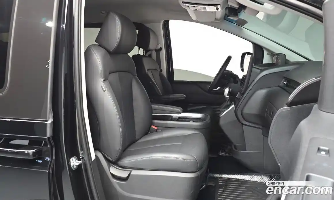 Hyundai Staria 2025 2.2 автомат (гидро), фото 16