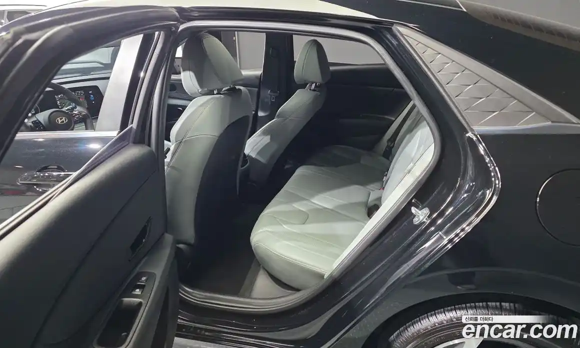 Hyundai Avante 2024 1.6 автомат (гидро), фото 11