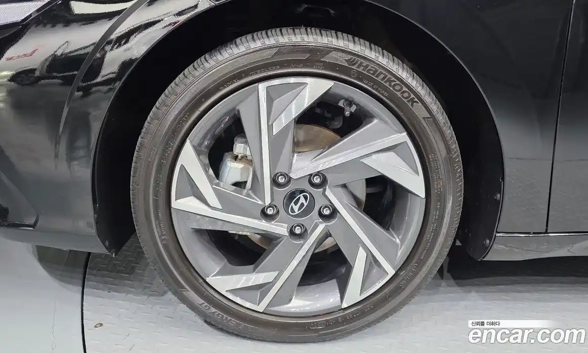 Hyundai Avante 2024 1.6 автомат (гидро), фото 5