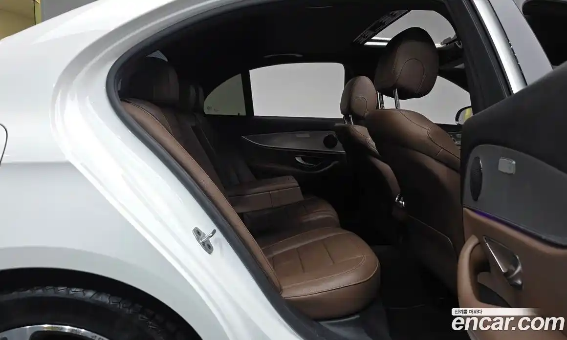 Mercedes-Benz E-Class 2018 2.0 автомат (гидро), фото 17