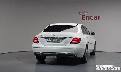 Mercedes-Benz E-Class 2018 2.0 автомат (гидро), миниатюра 3