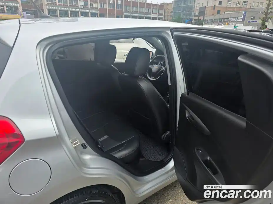 Chevrolet Spark 2019 1.0 автомат (гидро), фото 13