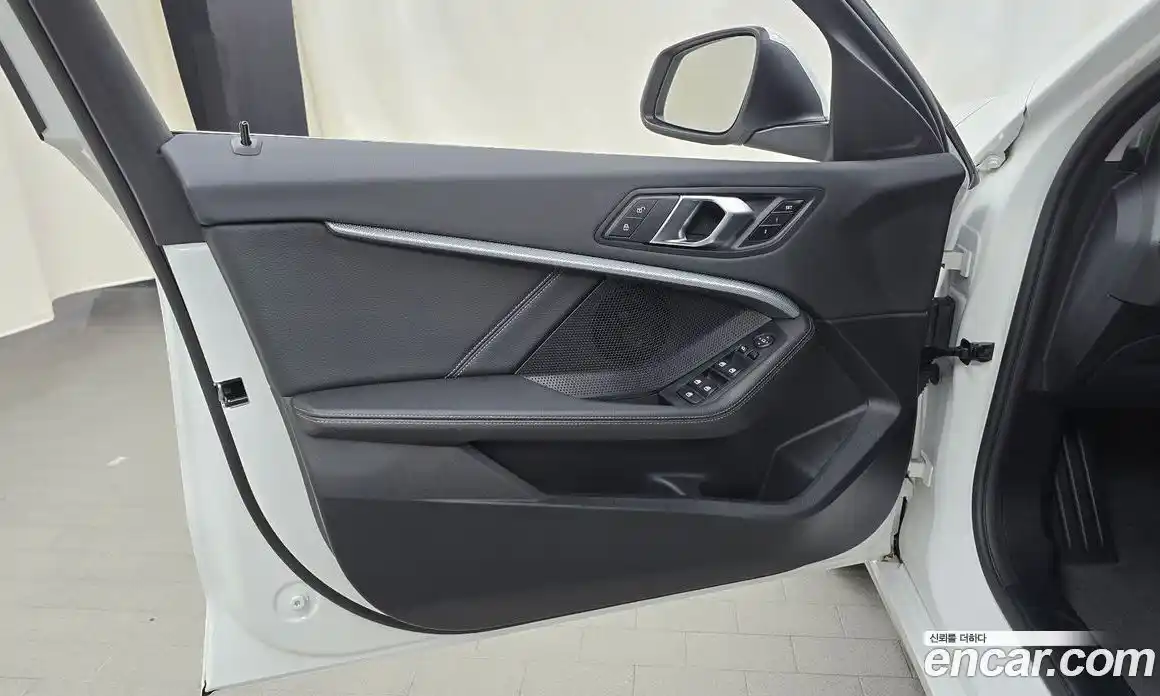 BMW 1 серия 2022 2.0 автомат (гидро), фото 14
