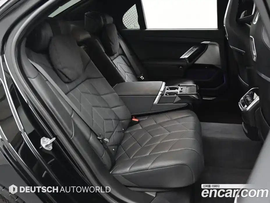 BMW 7 серия 2024 3.0 автомат (гидро), фото 12
