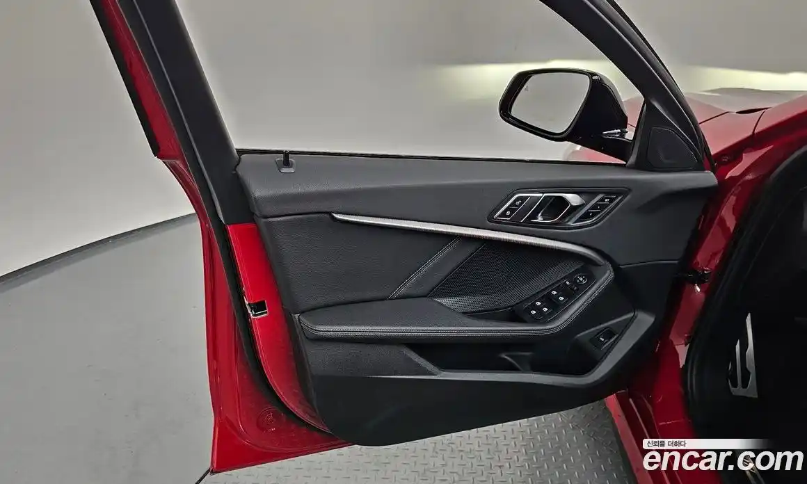 BMW 1 серия 2022 2.0 автомат (гидро), фото 14