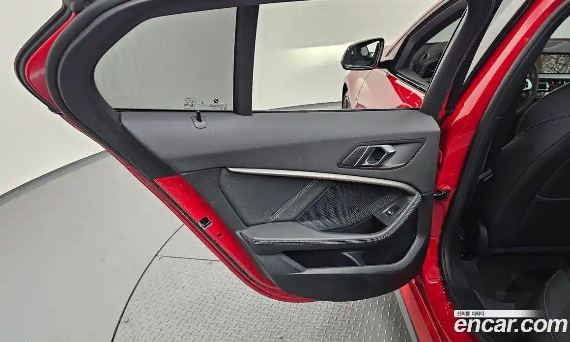 BMW 1 серия 2022 2.0 автомат (гидро), фото 15