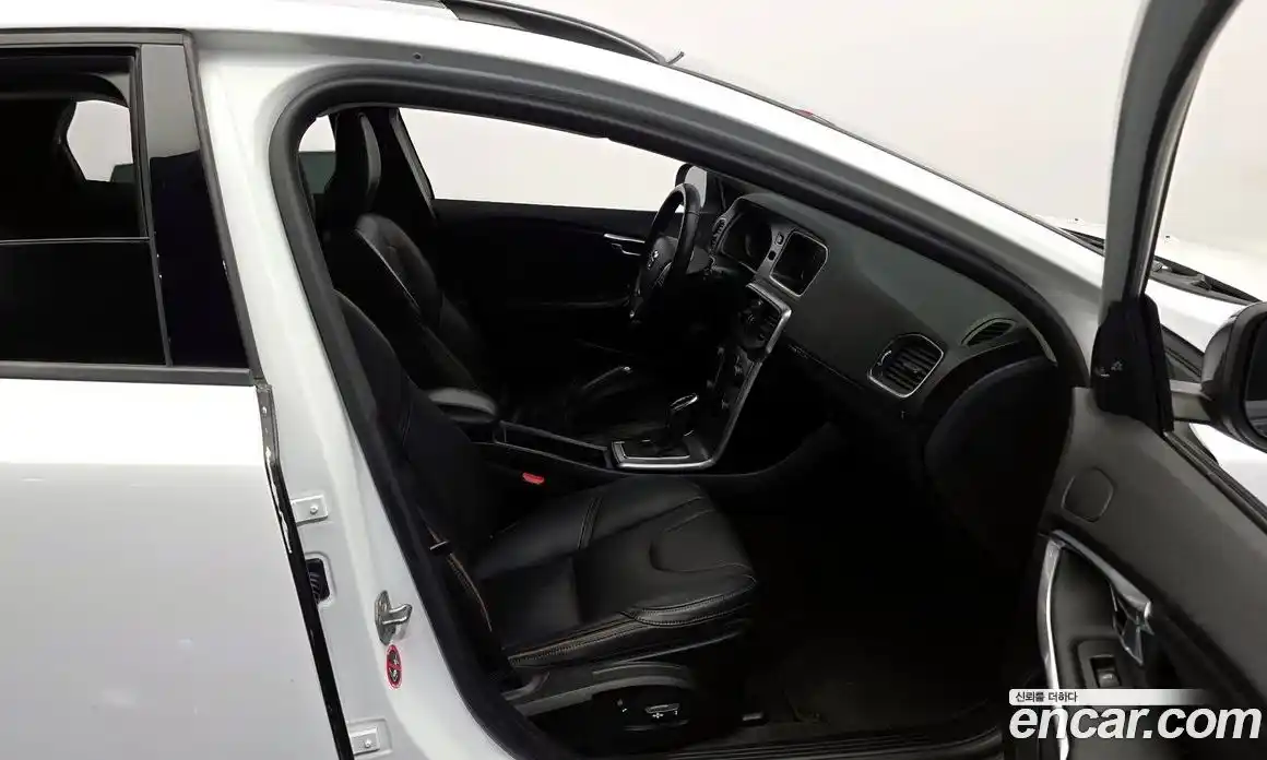 Volvo V40 2019 2.0 автомат (гидро), фото 12