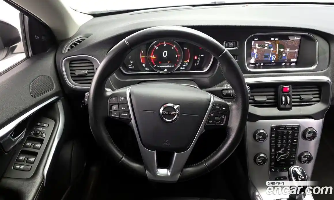 Volvo V40 2019 2.0 автомат (гидро), фото 13
