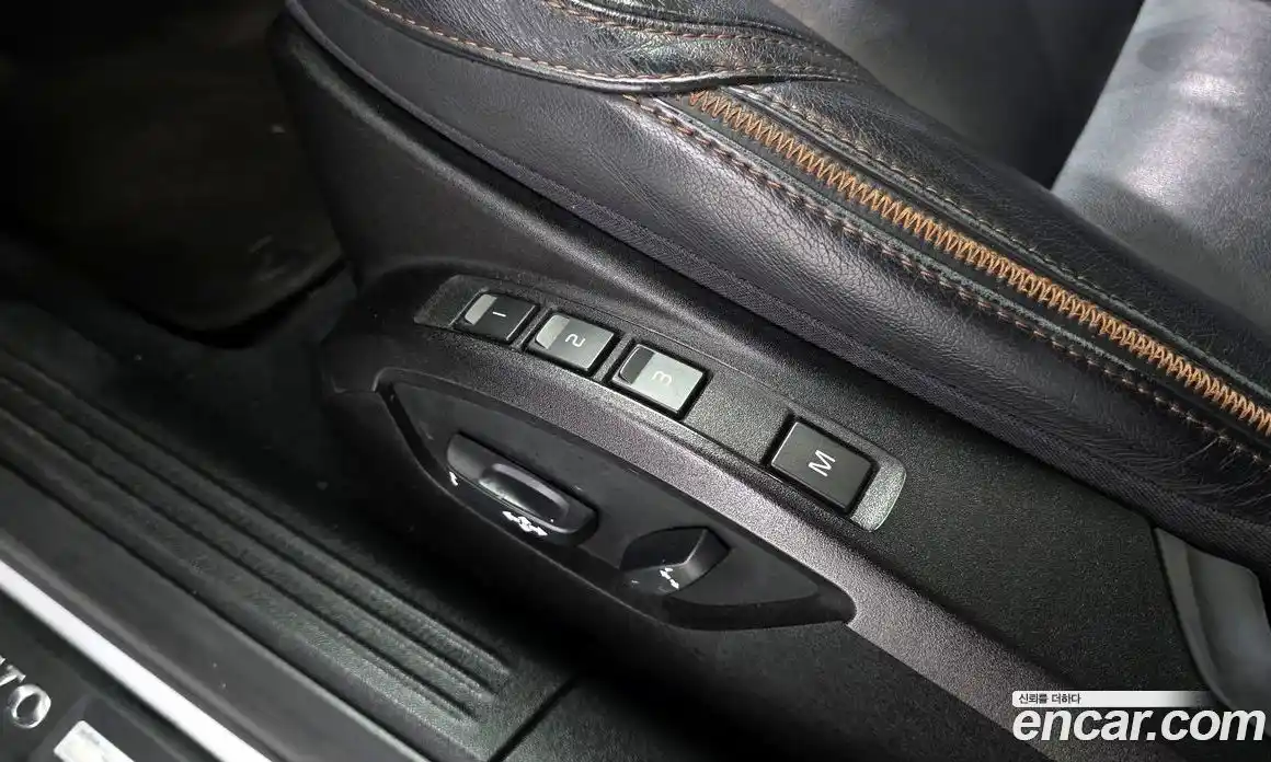 Volvo V40 2019 2.0 автомат (гидро), фото 18