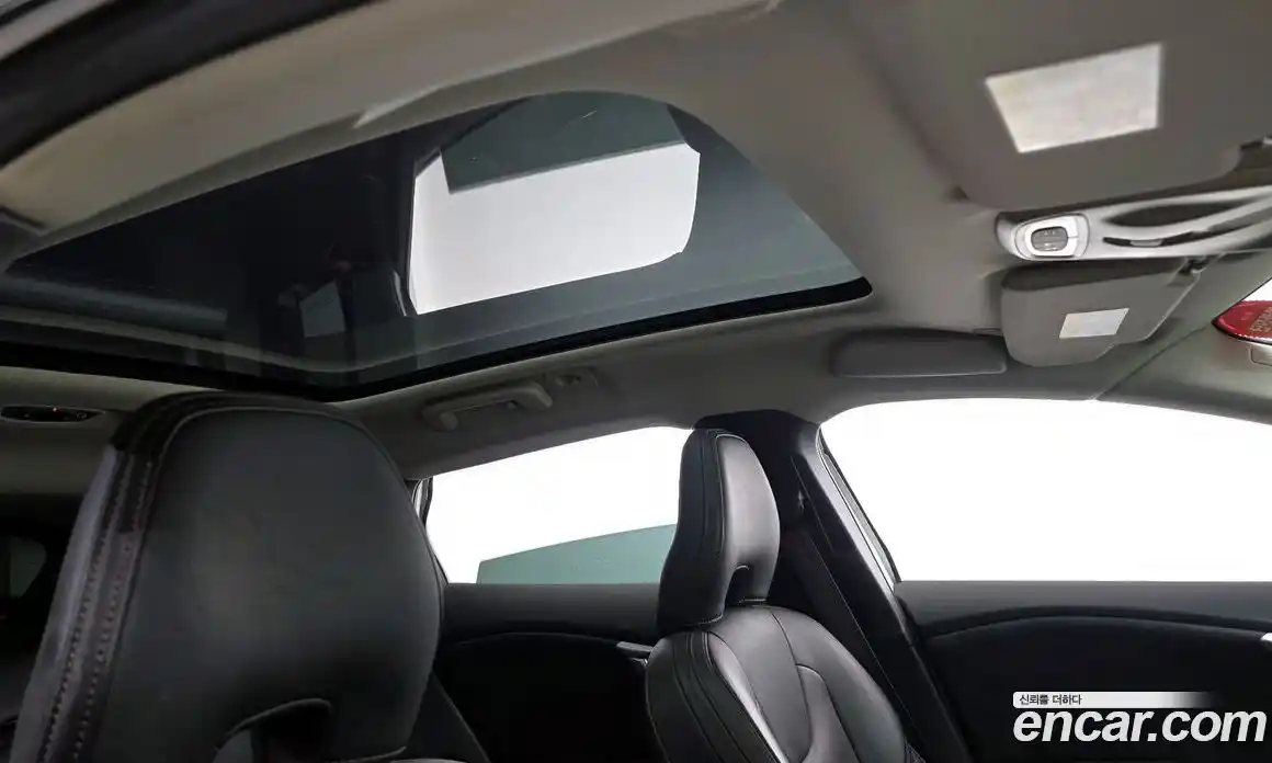 Volvo V40 2019 2.0 автомат (гидро), фото 20