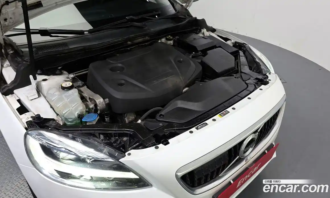 Volvo V40 2019 2.0 автомат (гидро), фото 6