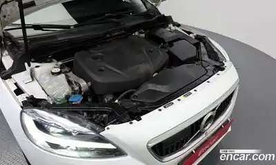 Volvo V40 2019 2.0 автомат (гидро), миниатюра 6
