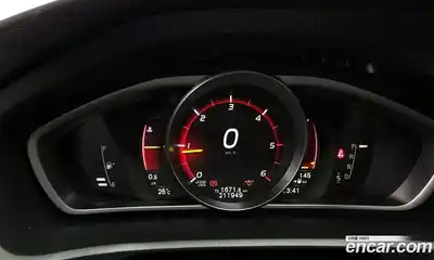 Volvo V40 2019 2.0 автомат (гидро), миниатюра 8