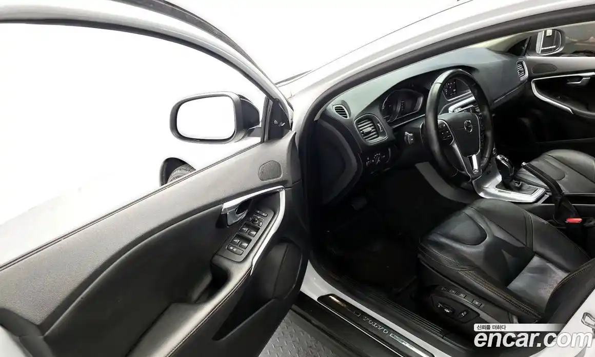 Volvo V40 2019 2.0 автомат (гидро), фото 10