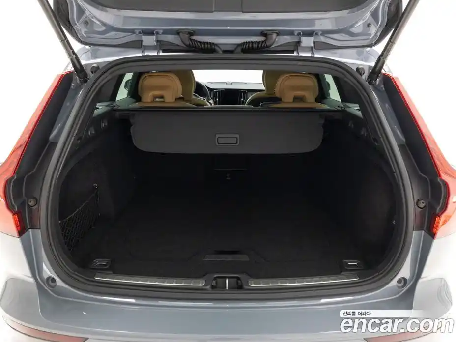 Volvo V60 2021 2.0 автомат (гидро), фото 17