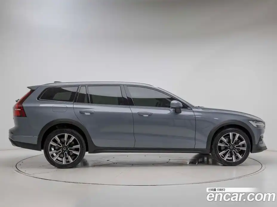 Volvo V60 2021 2.0 автомат (гидро), фото 4