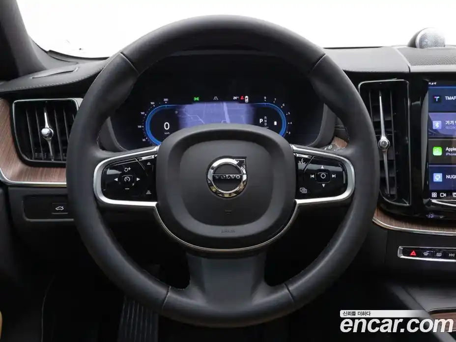 Volvo XC60 2023 2.0 автомат (гидро), фото 12
