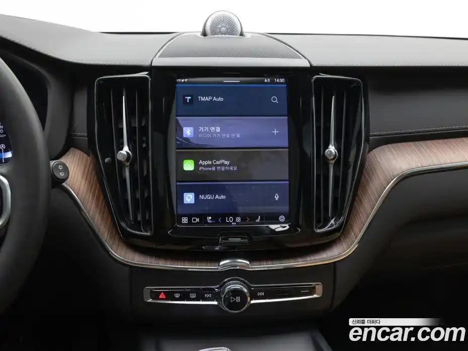 Volvo XC60 2023 2.0 автомат (гидро), фото 14