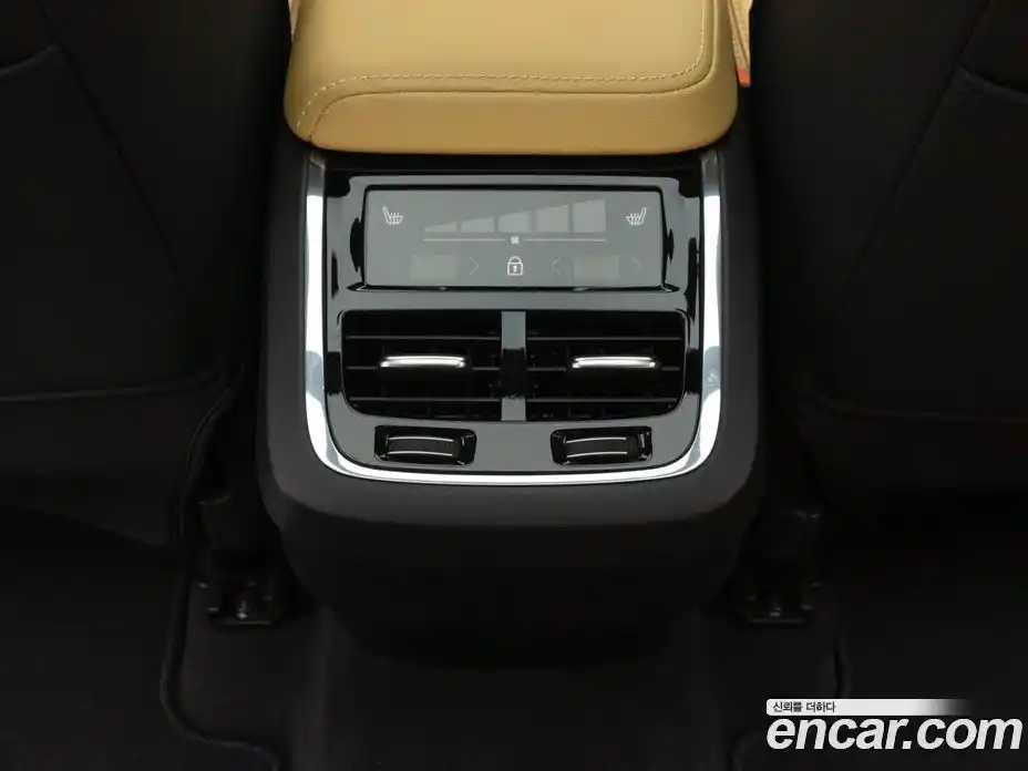 Volvo XC60 2023 2.0 автомат (гидро), фото 16
