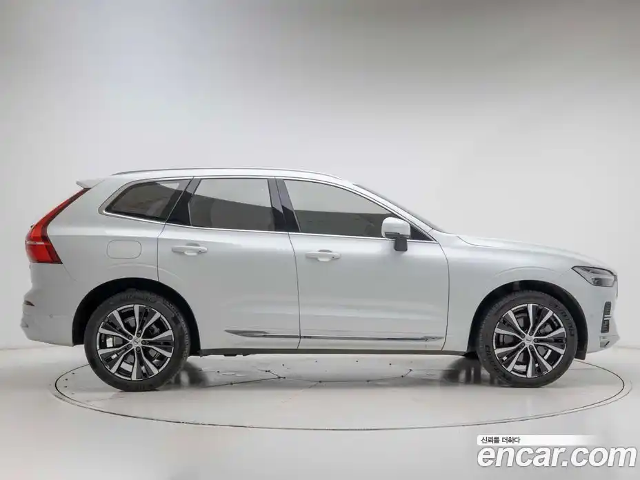 Volvo XC60 2023 2.0 автомат (гидро), фото 4