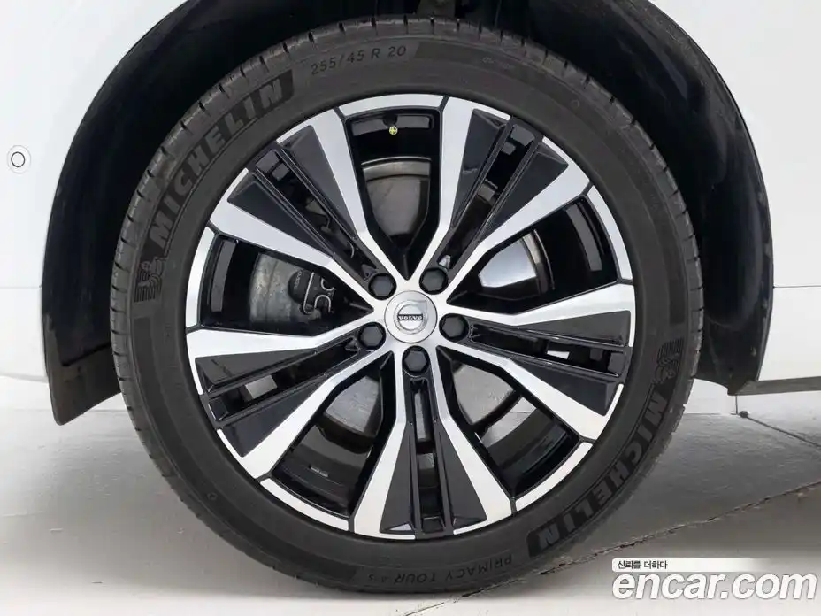 Volvo XC60 2023 2.0 автомат (гидро), фото 5