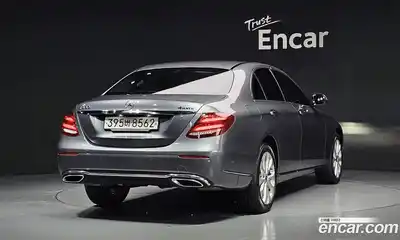 Mercedes-Benz E-Class 2020 2.0 автомат (гидро), миниатюра 2