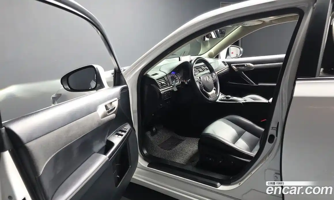 Lexus CT200h 2018 1.8 гидро, фото 13