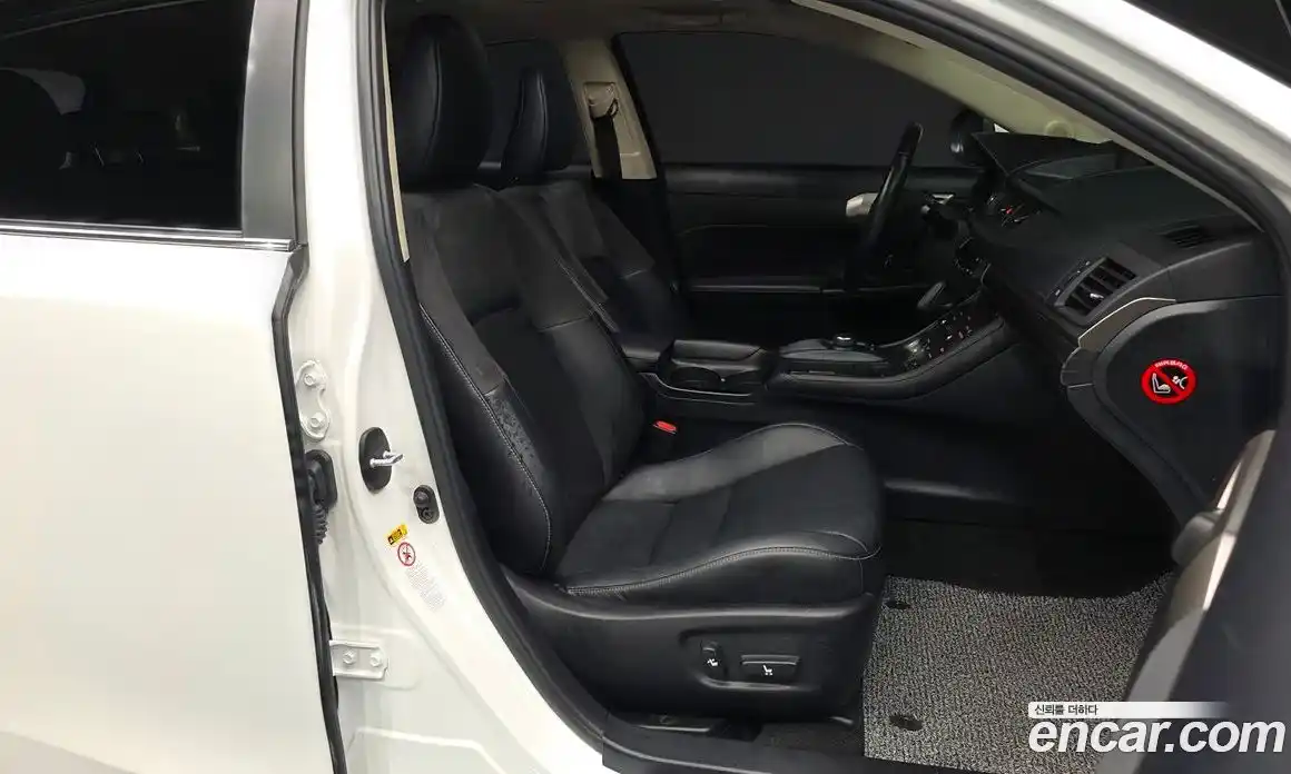 Lexus CT200h 2018 1.8 гидро, фото 17