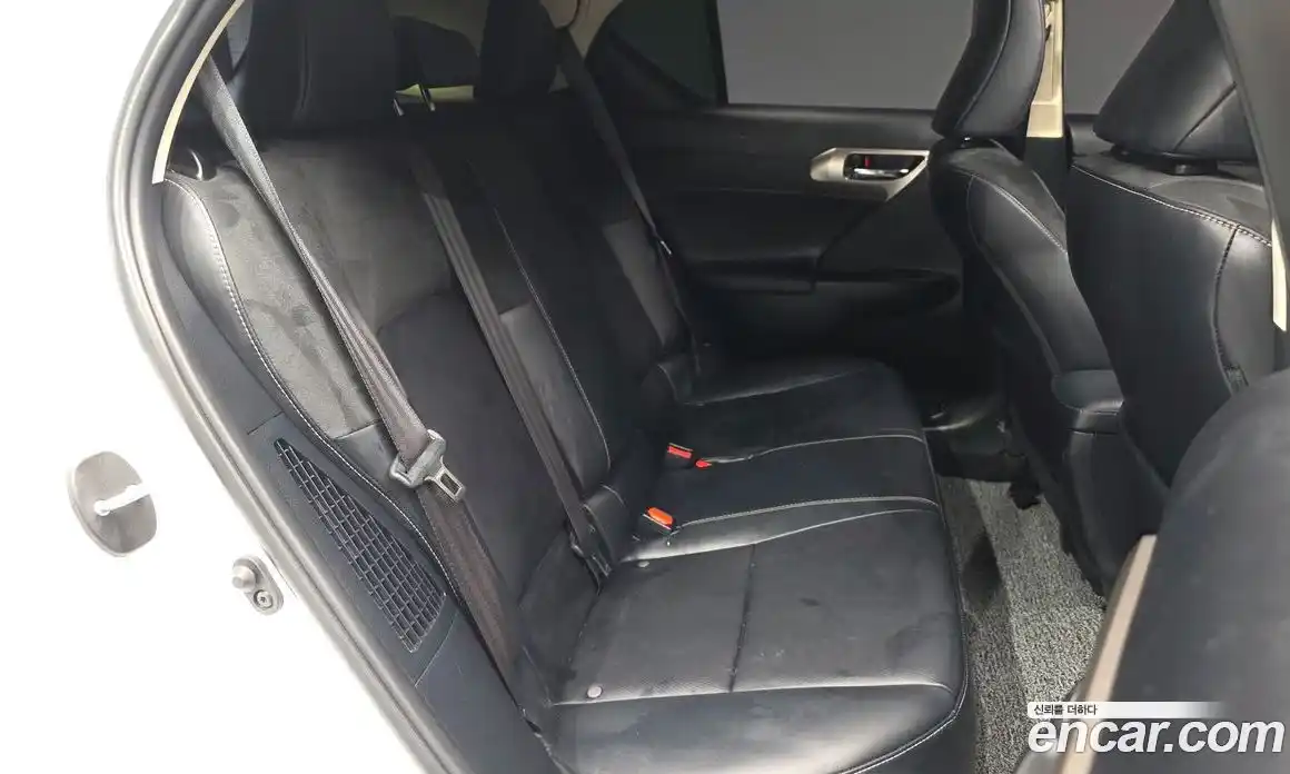Lexus CT200h 2018 1.8 гидро, фото 18