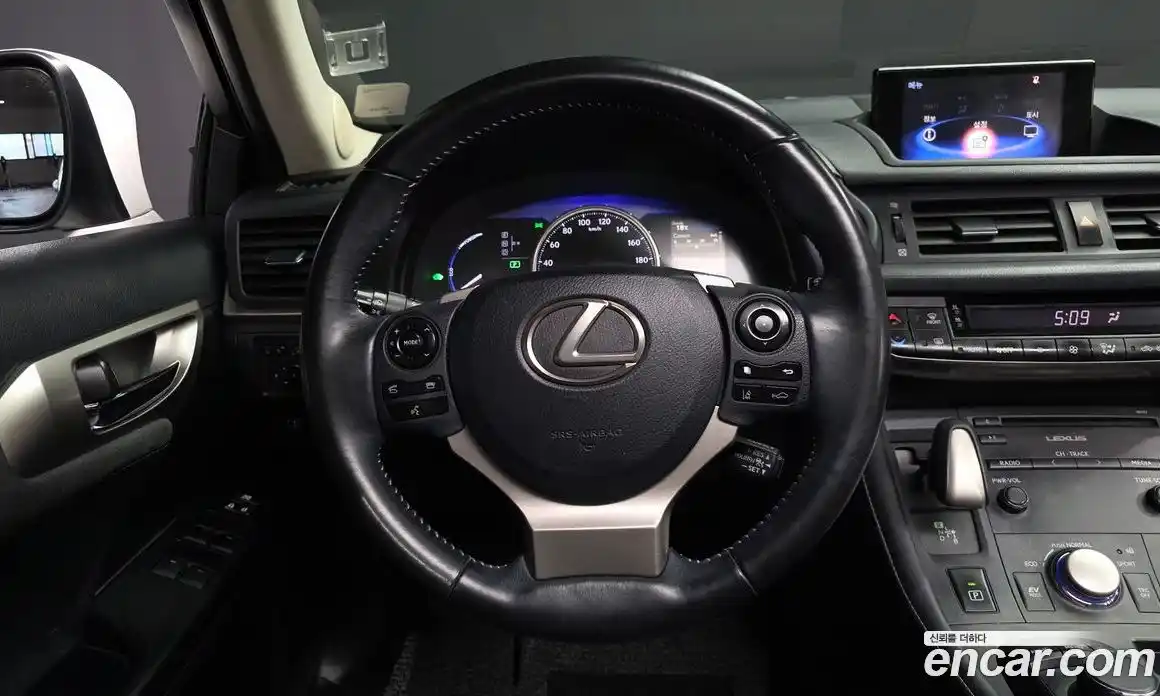 Lexus CT200h 2018 1.8 гидро, фото 19