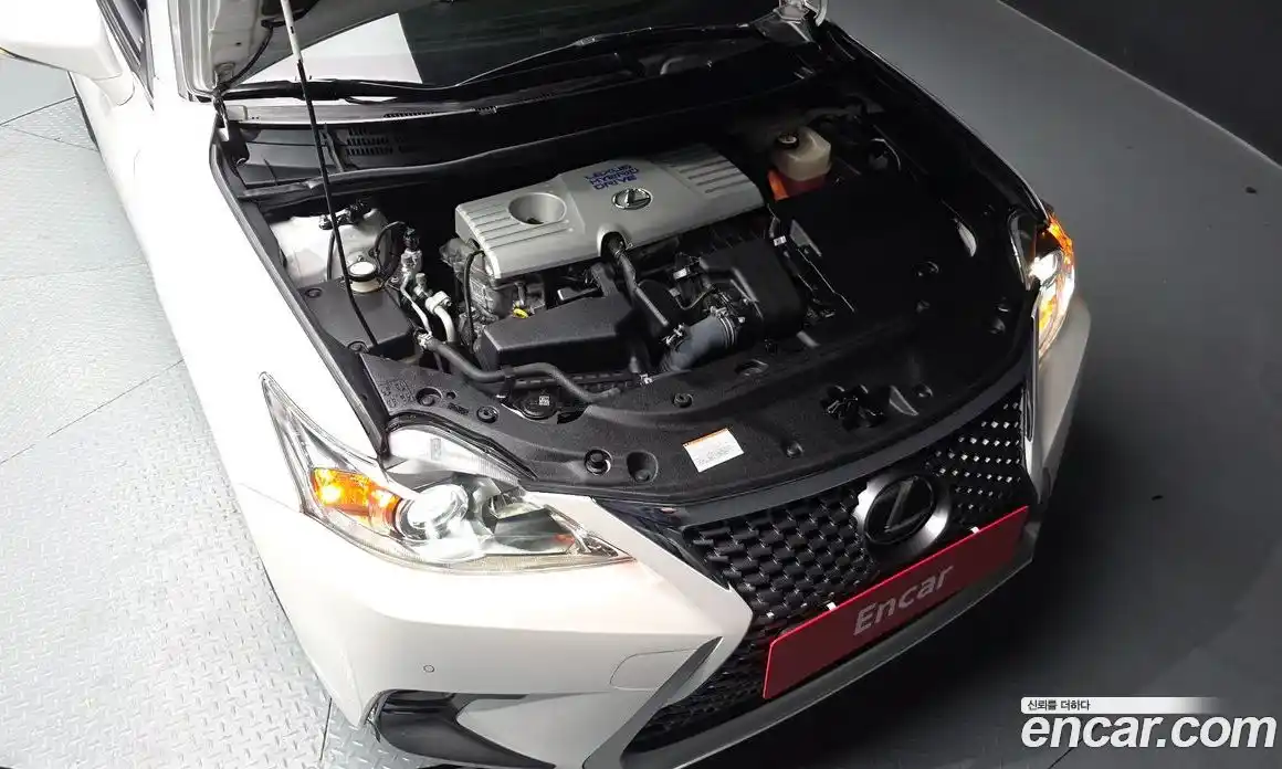 Lexus CT200h 2018 1.8 гидро, фото 6