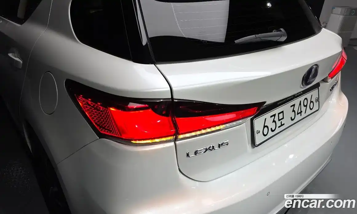 Lexus CT200h 2018 1.8 гидро, фото 9