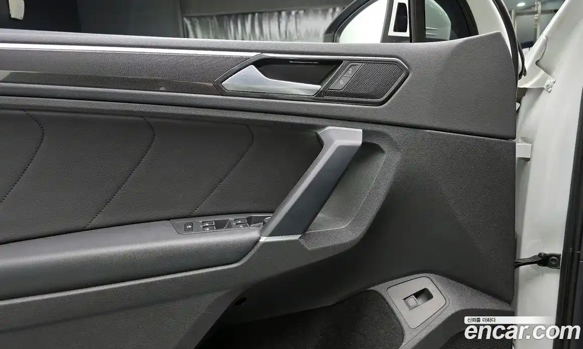Volkswagen Tiguan 2018 2.0 автомат (гидро), фото 14