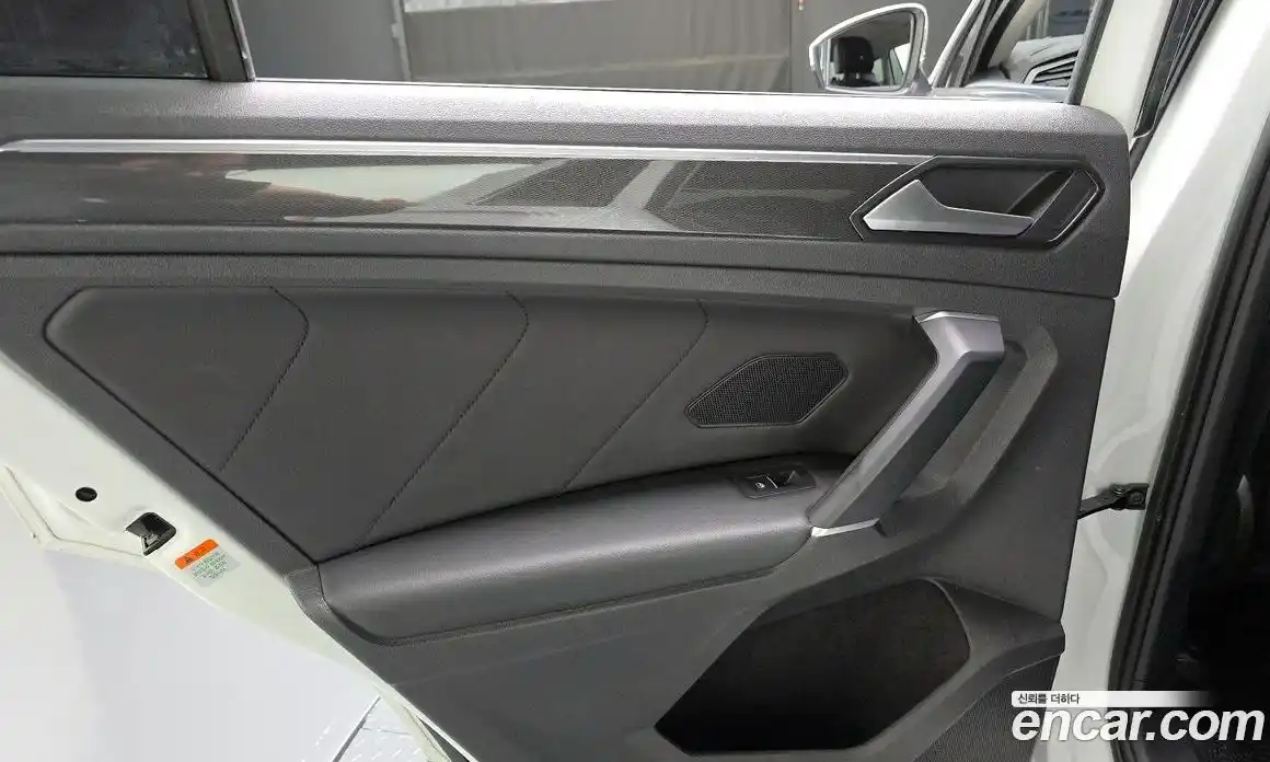Volkswagen Tiguan 2018 2.0 автомат (гидро), фото 15