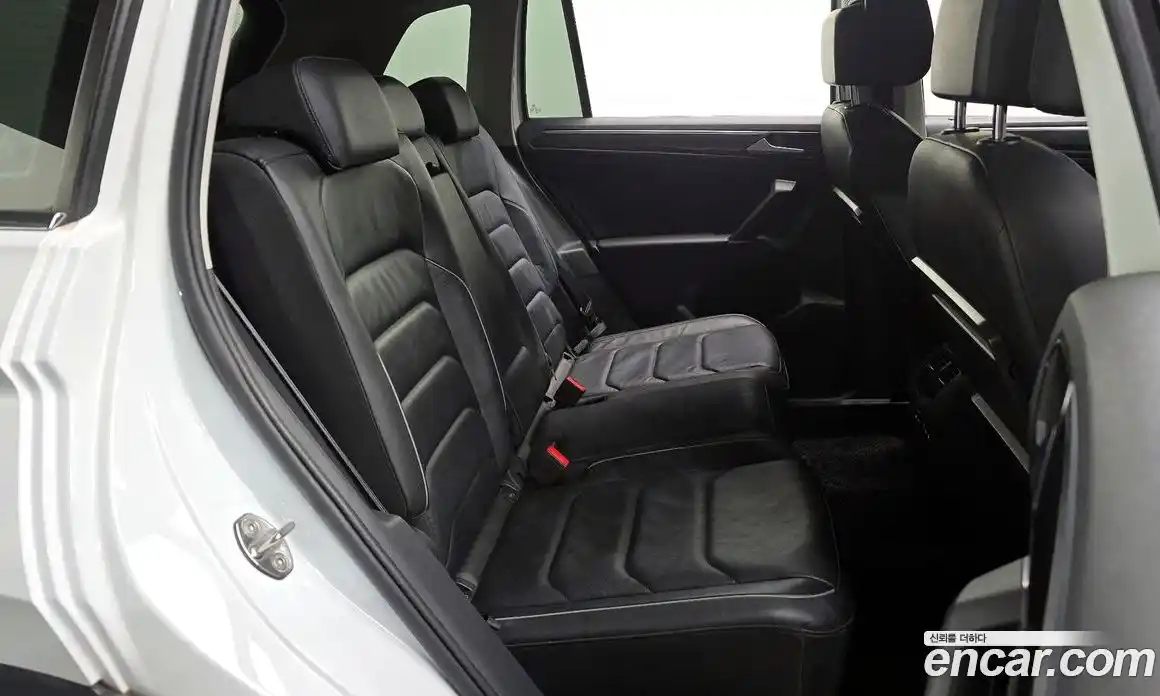 Volkswagen Tiguan 2018 2.0 автомат (гидро), фото 17