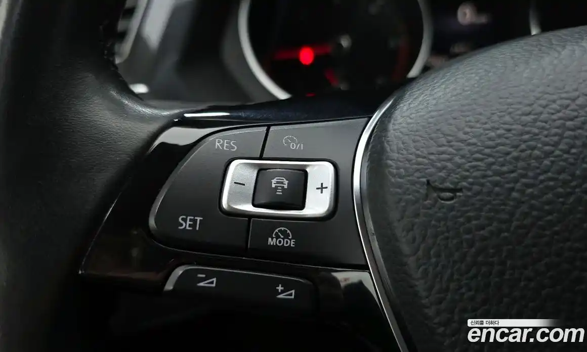Volkswagen Tiguan 2018 2.0 автомат (гидро), фото 31