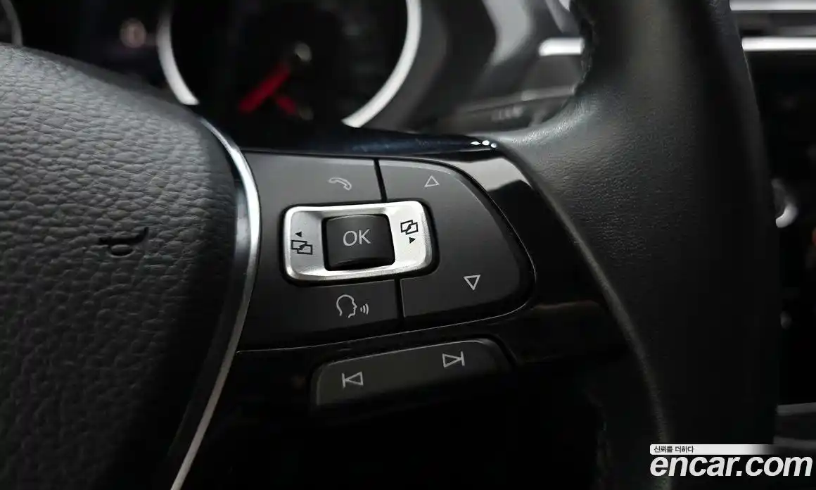 Volkswagen Tiguan 2018 2.0 автомат (гидро), фото 32