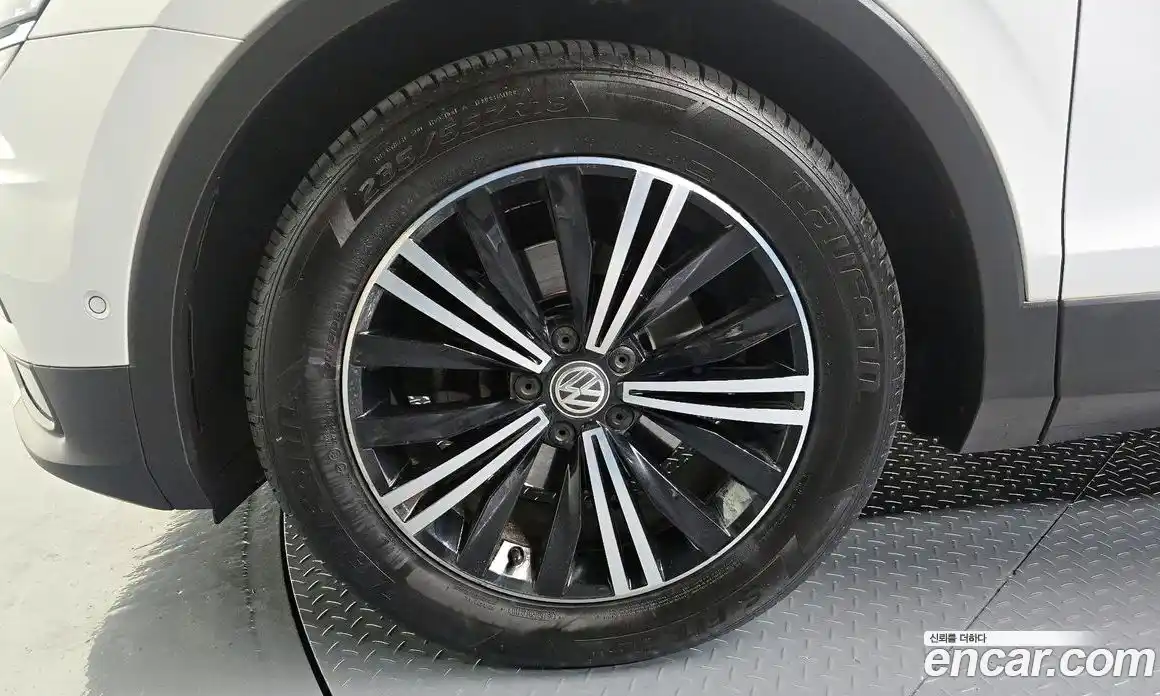 Volkswagen Tiguan 2018 2.0 автомат (гидро), фото 5