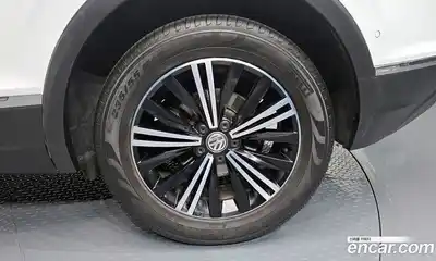 Volkswagen Tiguan 2018 2.0 автомат (гидро), миниатюра 7