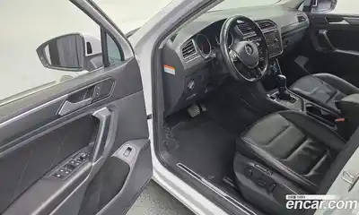 Volkswagen Tiguan 2018 2.0 автомат (гидро), миниатюра 11
