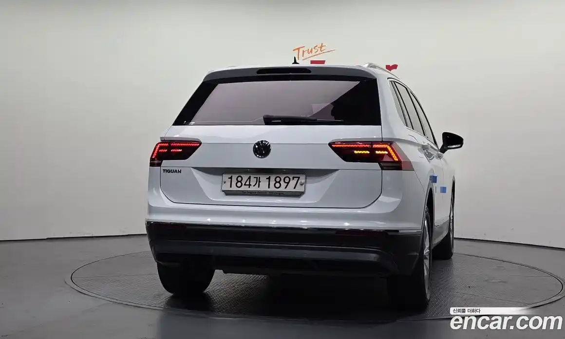 Volkswagen Tiguan 2018 2.0 автомат (гидро), фото 4