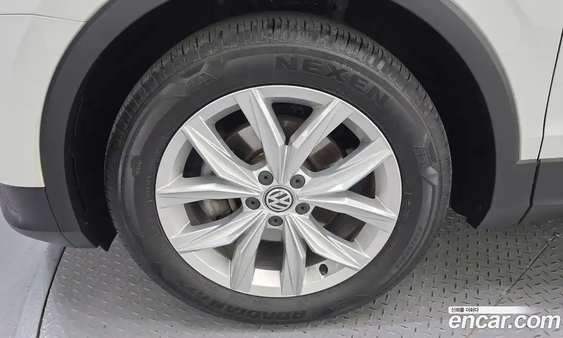 Volkswagen Tiguan 2018 2.0 автомат (гидро), фото 5