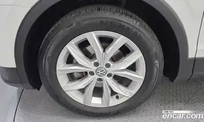 Volkswagen Tiguan 2018 2.0 автомат (гидро), миниатюра 5