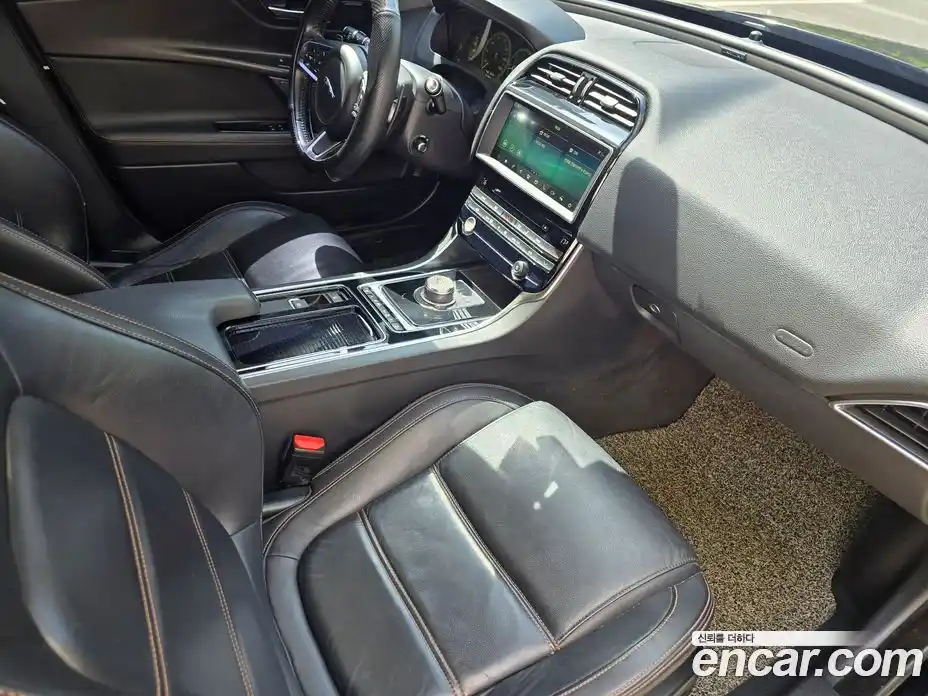 Jaguar XE 2018 2.0 гидро, фото 11