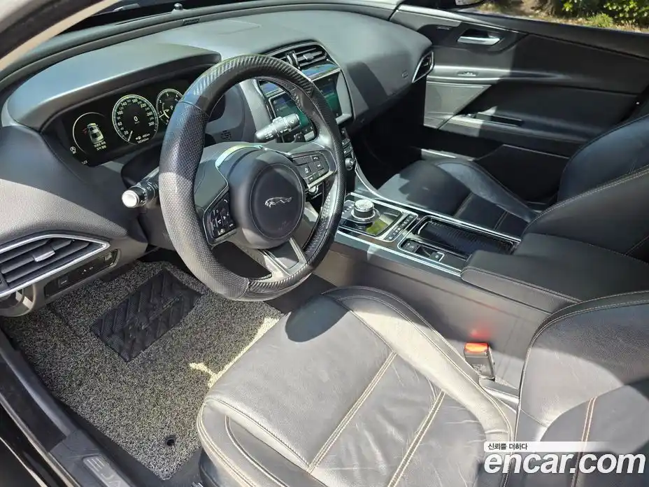 Jaguar XE 2018 2.0 гидро, фото 12